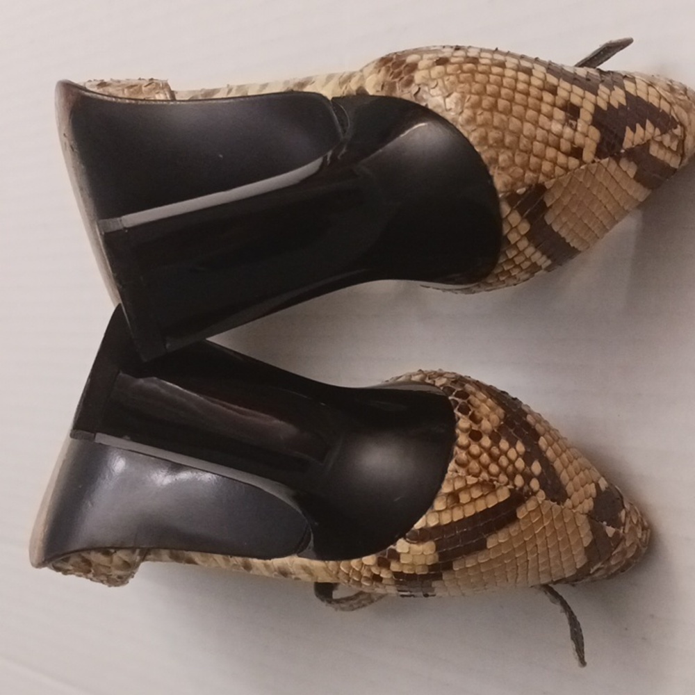 Stuart Weitzman size 7B women's snake print t-strap high-heel shoes brown cream. - Picture 10 of 17